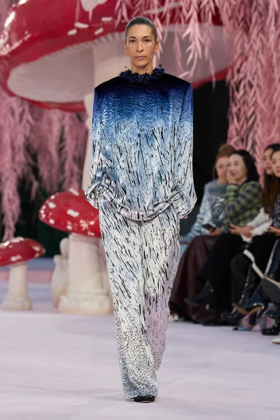 Look 49
